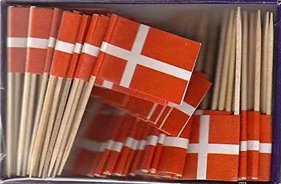 Denmark family crest coat arms magnet with red and white Nordic cross design