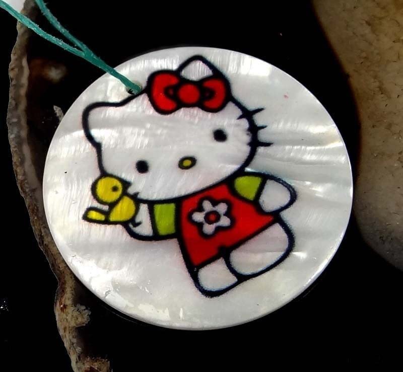 1.9" Hello Kitty Mother of Pearl Disc Pendant Bead
