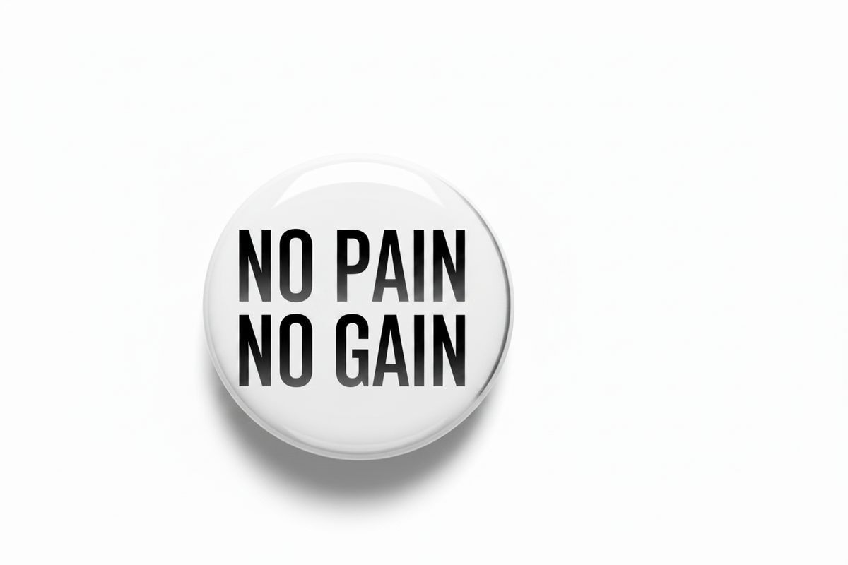Round Pin Button with black text 'NO PAIN NO GAIN' on white background