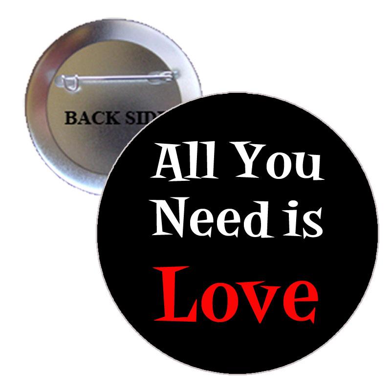 Pinback Todo lo que necesitas es amor de 1,25" Pin negro